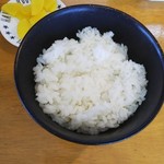 Noodle shop Yan - 半ライスとサービスの沢庵
