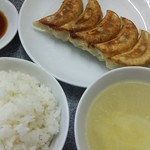 中華麺店 喜楽 - シンプルな餃子ライス