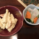 ザンギ亭丼丸 - マカロニサラダと漬物