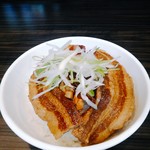 元祖一条流 がんこ総本家 - ２００円の普通盛りライスを悪魔肉飯にしてもらう。味噌味もしたかな、豚バラとシャキシャキ葱を載せてくれた。