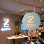 Z クロッカンシュー ザクザク 東京ソラマチ店 - ちょっと近未来っぽいシルバーの店内