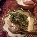 こふく - 冷やっこ　上に掛ってるのはキュウリを細かく切ったのが乗ってます。