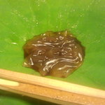 緒方 - デザート。れんこんの葛きり風。黒蜜で