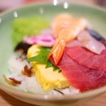 赤坂 すし 秀 - ミニ丼+握り5貫 1080円 の海鮮丼