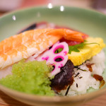 赤坂 すし 秀 - ミニ丼+握り5貫 1080円 の海鮮丼