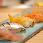 赤坂 すし 秀 - ミニ丼+握り5貫 1080円 の握り5貫