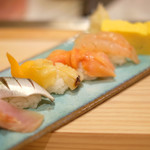 赤坂 すし 秀 - ミニ丼+握り5貫 1080円 の握り5貫