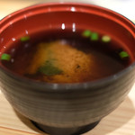 赤坂 すし 秀 - ミニ丼+握り5貫 1080円 の味噌汁