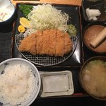 とんかつ いわい - 食べるものがいっぱいで嬉しい