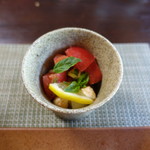 かたつむり - トマト、チーズ、桃