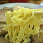 坂内食堂 - 2018年6月　麺持ち上げ