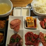 Yakiniku Seikouen - 5種盛合せランチ