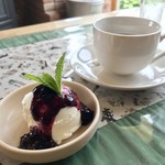 石窯ピザ cafe ブレーメン - プチデザート（アイスクリームブルーベリージャムがけ）
