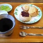 オーガニックカフェ＆ランチ まごがめ - ちょっとモーニング（玄米コーヒー、天然酵母パン、デザート、フルーツ)（450円）