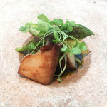 日本料理 TOBIUME - ◯磯の片思い◯
      鮑、鮑の肝のソース