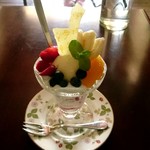 シェ・サマンサ - 可愛らしいパフェ。