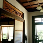 シェ・サマンサ - 奥が元和室。