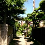 シェ・サマンサ - この路地の一番奥にあります。