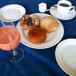 GRILL RESTAURANT/ BAKERY MARKET CO･PO･LI - 店内で飲み物と一緒に