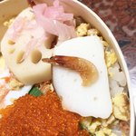 祇園 - 酢飯に混ぜ込んでいる、桜海老