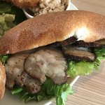 カメイノ食堂 - サンドイッチプレート  自家製ベーコンコッペサンドとチャバタのナスサンド ベーコンアップ