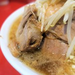 ラーメン二郎 - 豚の厚み