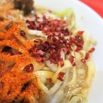 ラーメン二郎 - 粗挽き唐辛子投下～♪