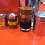 ラーメン二郎 - 卓上調味料