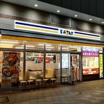 Tendon Tenya - お店の外観(夜間)です。(2018年6月)