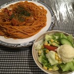 コキール - ナポリタンとセットのサラダ