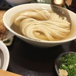 純愛うどん なでしこ - うどんは艶があってピカピカしてる！