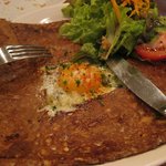 メルシー食堂キャトル - ツナのガレットサラダ添え