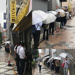 ラーメン二郎 - 20人待ち！