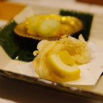 継ぐ鮨政 - 白海老と空豆の天ぷら