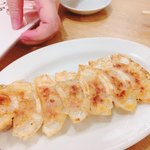 肉汁餃子と190円レモンサワー 難波のしんちゃん - つまみ餃子