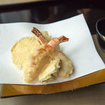 なだ万 - 天ぷら盛り合わせ。