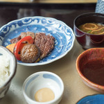 なだ万 - ミニ懐石を狙ってきたが、時間がかるとのことで歓びコース500HKDを。この和牛ステーキはお勧め☆