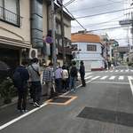 麺処ほん田 - 店舗前  並び