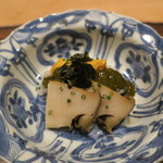 虎白 - お凌ぎ：雲丹 鮑肝和え 飯蒸し