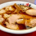 優味麺亭 やまどり - 特製鸐（やまどり）ラーメン。蔦や鳶など鳥系が持て囃されているからここも「鸐」を使ったのかな？因みに変換は「テキ」でも出ません（笑）