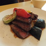 カフェダイニング O.F.F - 和牛の夏野菜ソテー