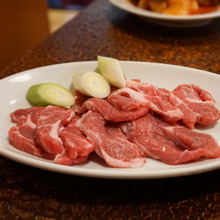肉の米内 - 料理写真:生ラム（肩ロース）