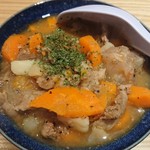 大衆酒場かね子 - 牛スジトマト煮込み。