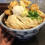 たけうちうどん店 - 圧倒的な大盛のサイズ感！