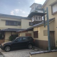 そば会席 立会川 吉田家 - お店横の駐車場に停めたけど、離れた場所に10台分(普通7台・小型3台)が有った。ここでも良かったのか未だ疑問です。