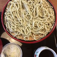 そば会席 立会川 吉田家 - なんか緑鰻っぽい緑色がかった蕎麦です。