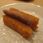 三谷 - 炙った中トロを紫雲丹ご飯で挟む