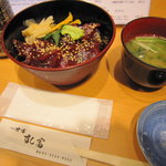 Tsukiji Suzutomi Sushitomi - ランチ天然鮪づけ丼６３０円味噌汁つき