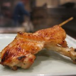 鳥田中 - 皮をパリッとさせ、骨側のお肉はジューシー。手羽先さん♪