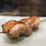 鳥田中 - 綺麗に串に打たれたもも( ☆∀☆)